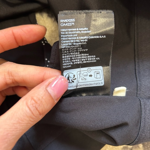 FREE W/ PURCHASE NWOT H&M Monogram-Print Sports Bra - Picture 6 of 6